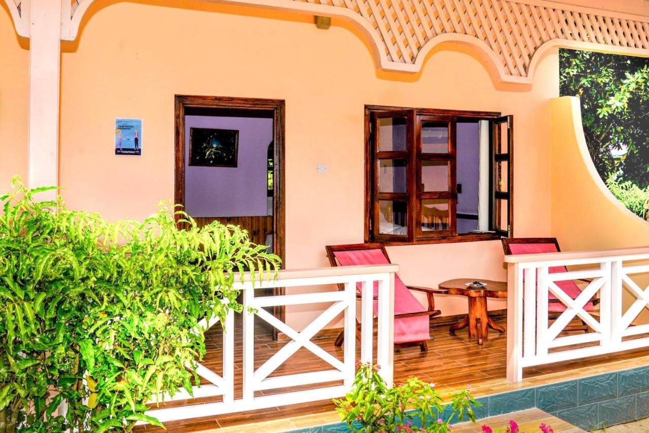 Bernique Guesthouse La Digue Exterior photo